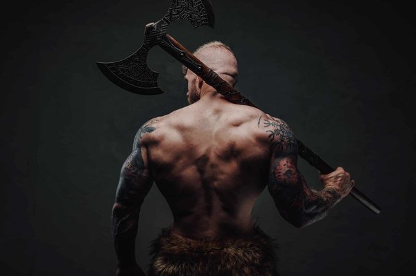 L'éphémère puissant : comment les tatouages temporaires Viking captivent le regard sans engagement permanent