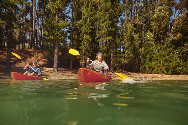 Quels types d'activités aquatiques peut-on pratiquer dans un camping 5 étoiles en Ardèche ?